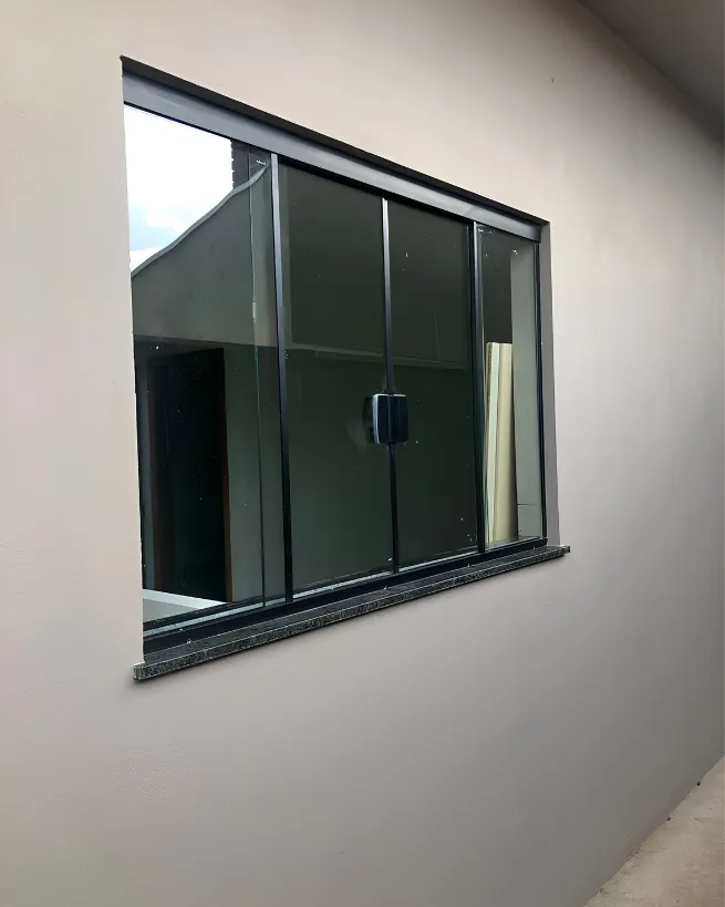 Janela de vidro em Lindóia - acabamento limpo em janela de vidro
